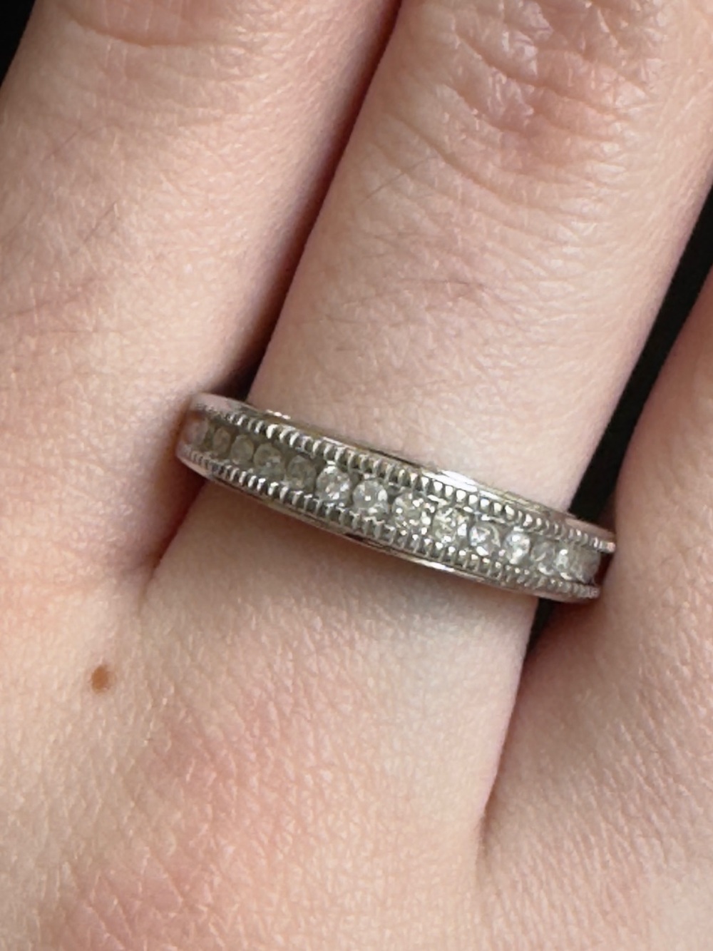 Vintage 10K White Gold 1/5 Carat Diamond Mom Band Ring - Size 8 - Picture 13 of 13